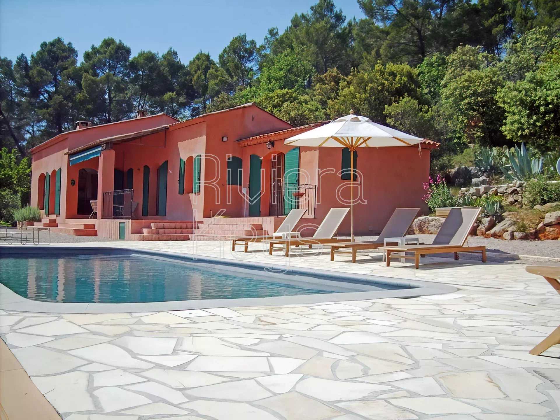 Huis in Entrecasteaux, Provence-Alpes-Cote d'Azur 12544593