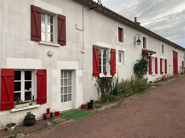 σπίτι σε Saulgé, Nouvelle-Aquitaine 12544689