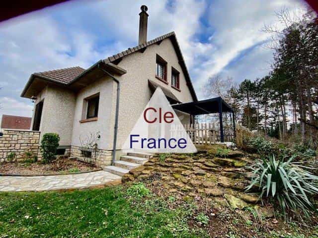 casa no Cosne sur Loire, Bourgogne-Franche-Comte 12544700