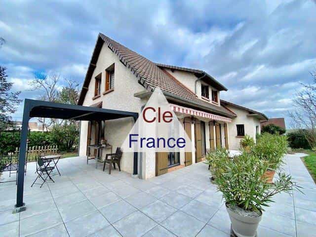 rumah dalam Cosne sur Loire, Bourgogne-Franche-Comte 12544700