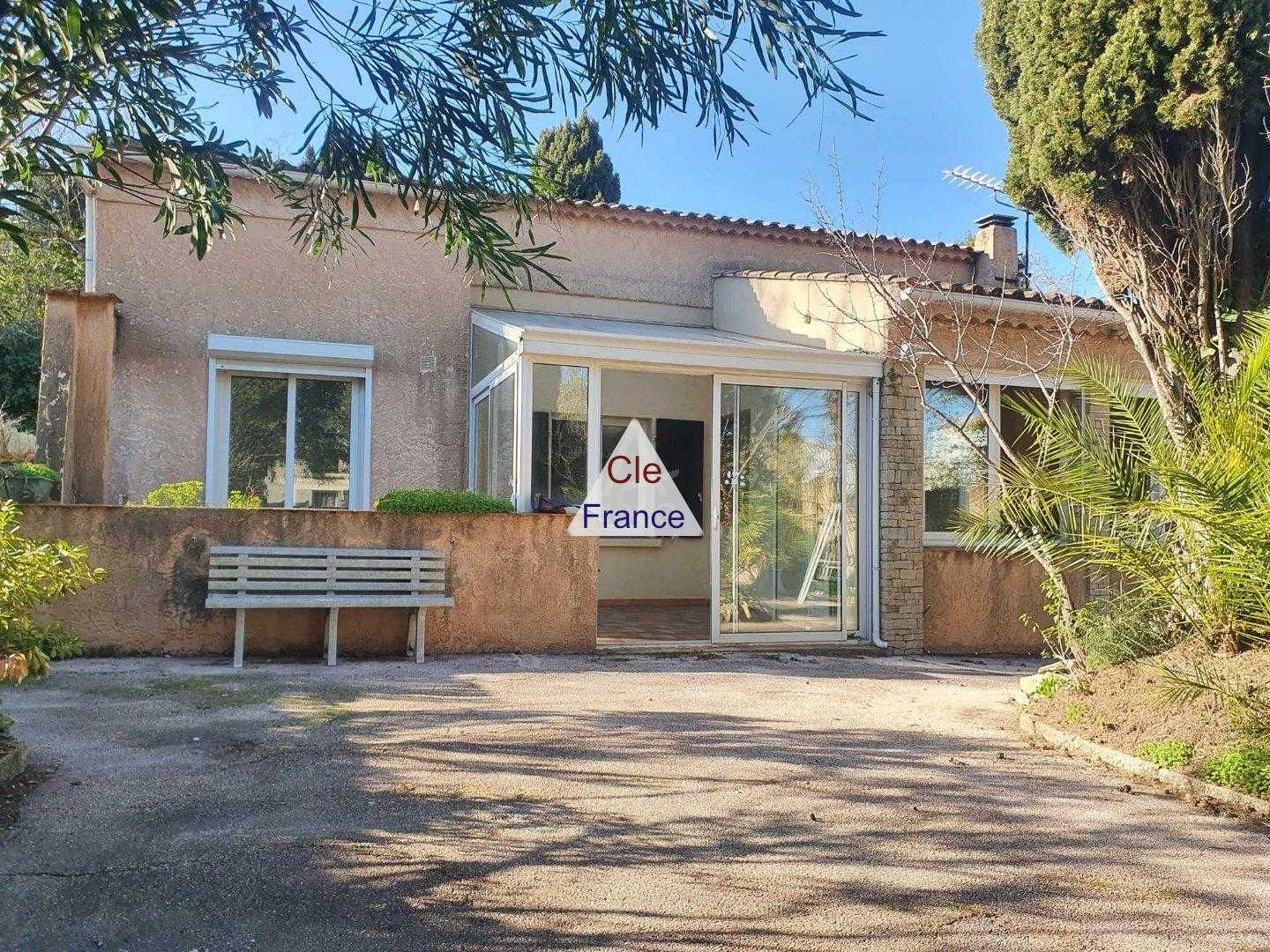 Casa nel Six-Fours-les-Plages, Provence-Alpes-Cote d'Azur 12544702