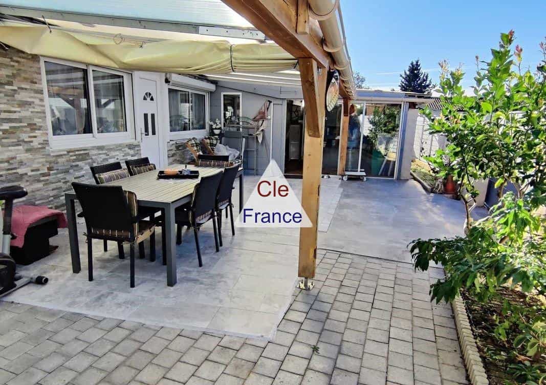 Casa nel Roquebrune-sur-Argens, Provenza-Alpi-Costa Azzurra 12544712