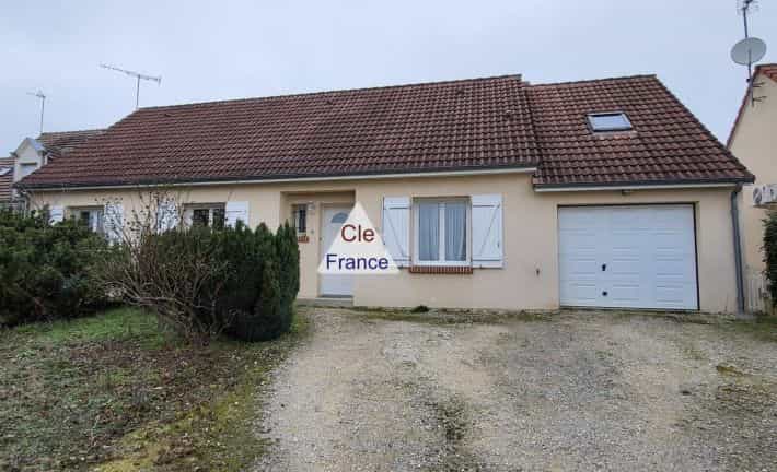 House in Vendome, Centre-Val de Loire 12545075
