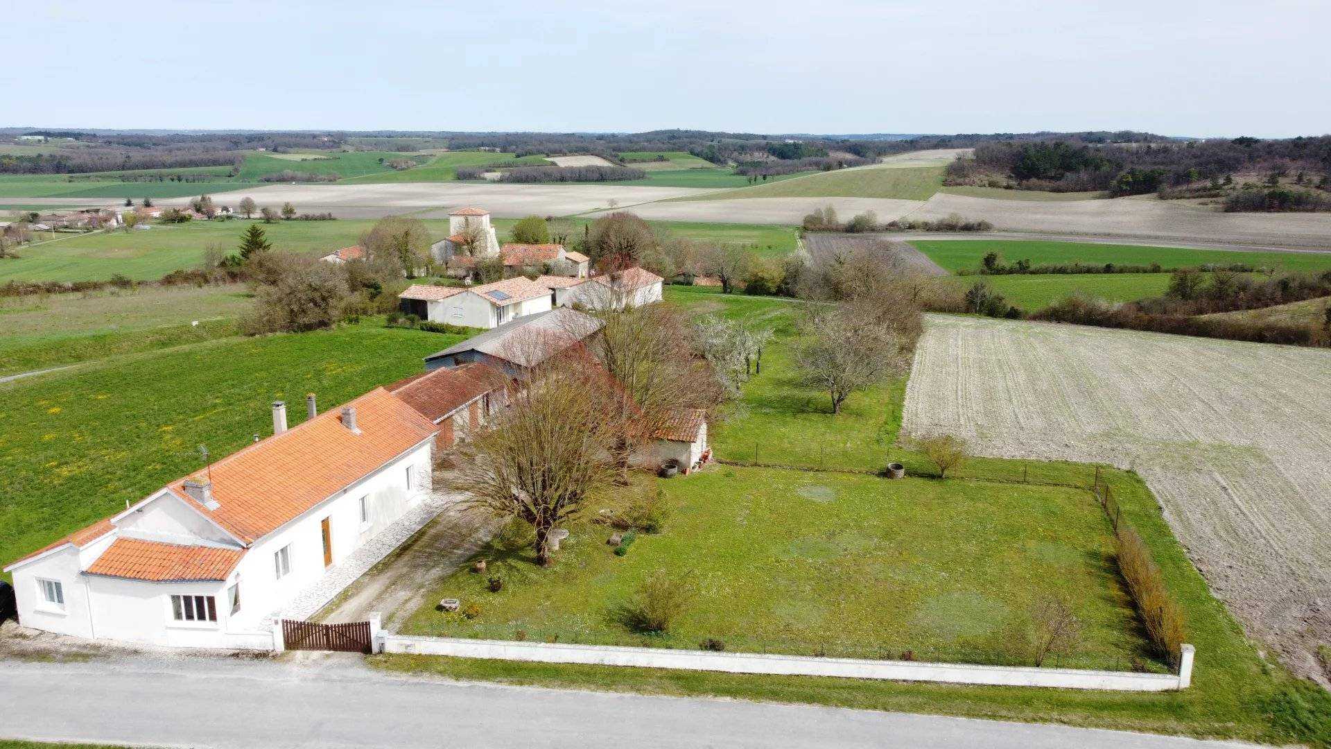 بيت في Sainte-Souline, Nouvelle-Aquitaine 12545134