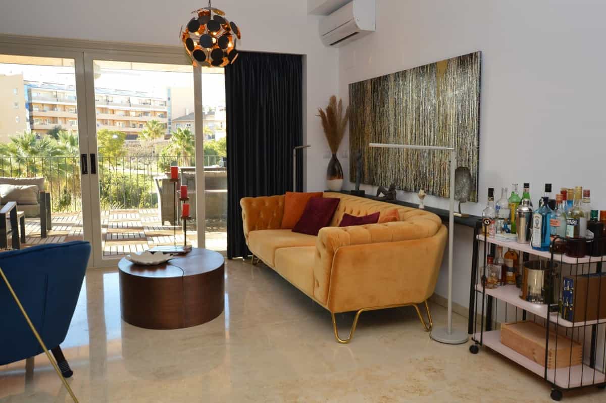 Condominium in Alhaurin de la Torre, Andalusia 12545166