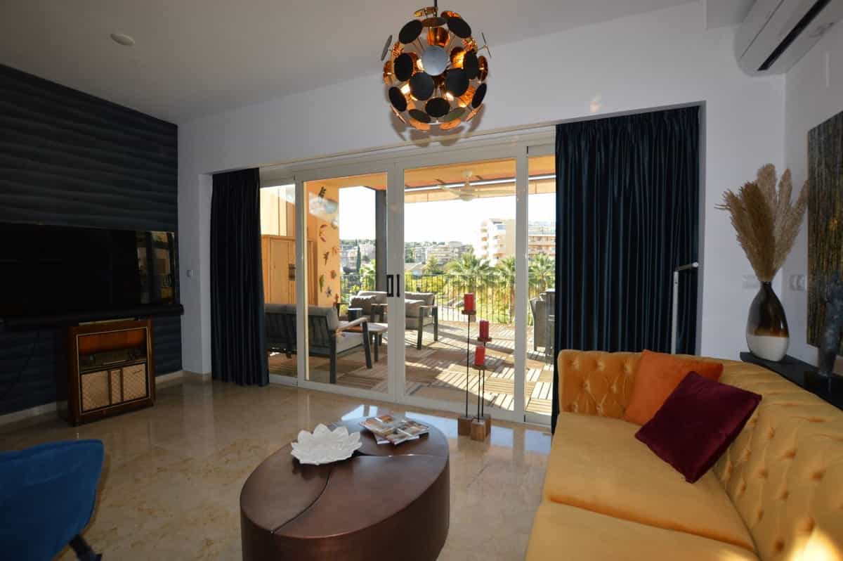 公寓 在 Alhaurín de la Torre, Andalusia 12545166