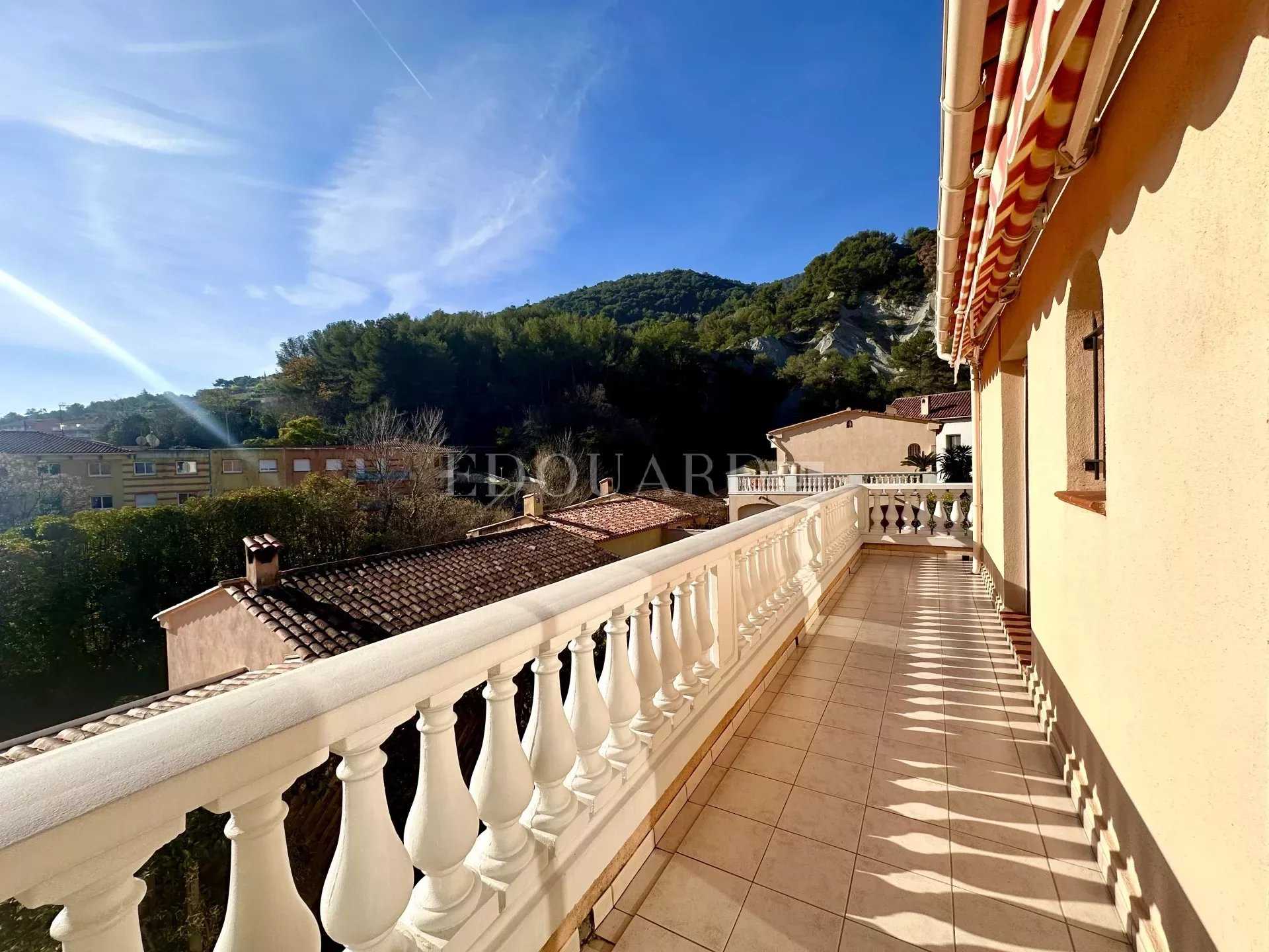 rumah dalam Menton, Provence-Alpes-Côte d'Azur 12545492