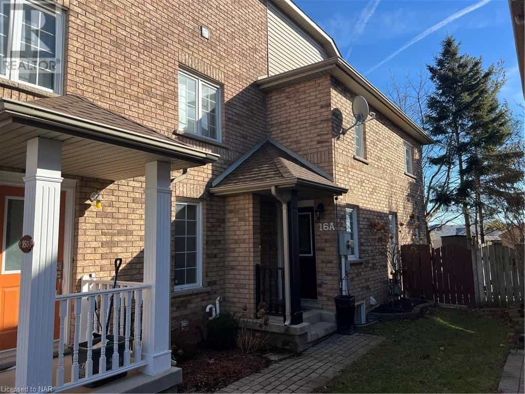 House in St. Catharines, Ontario 12545657