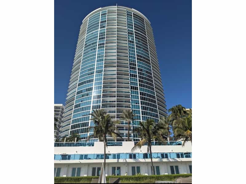 Condominium in Beverley Beach, Florida 12545678