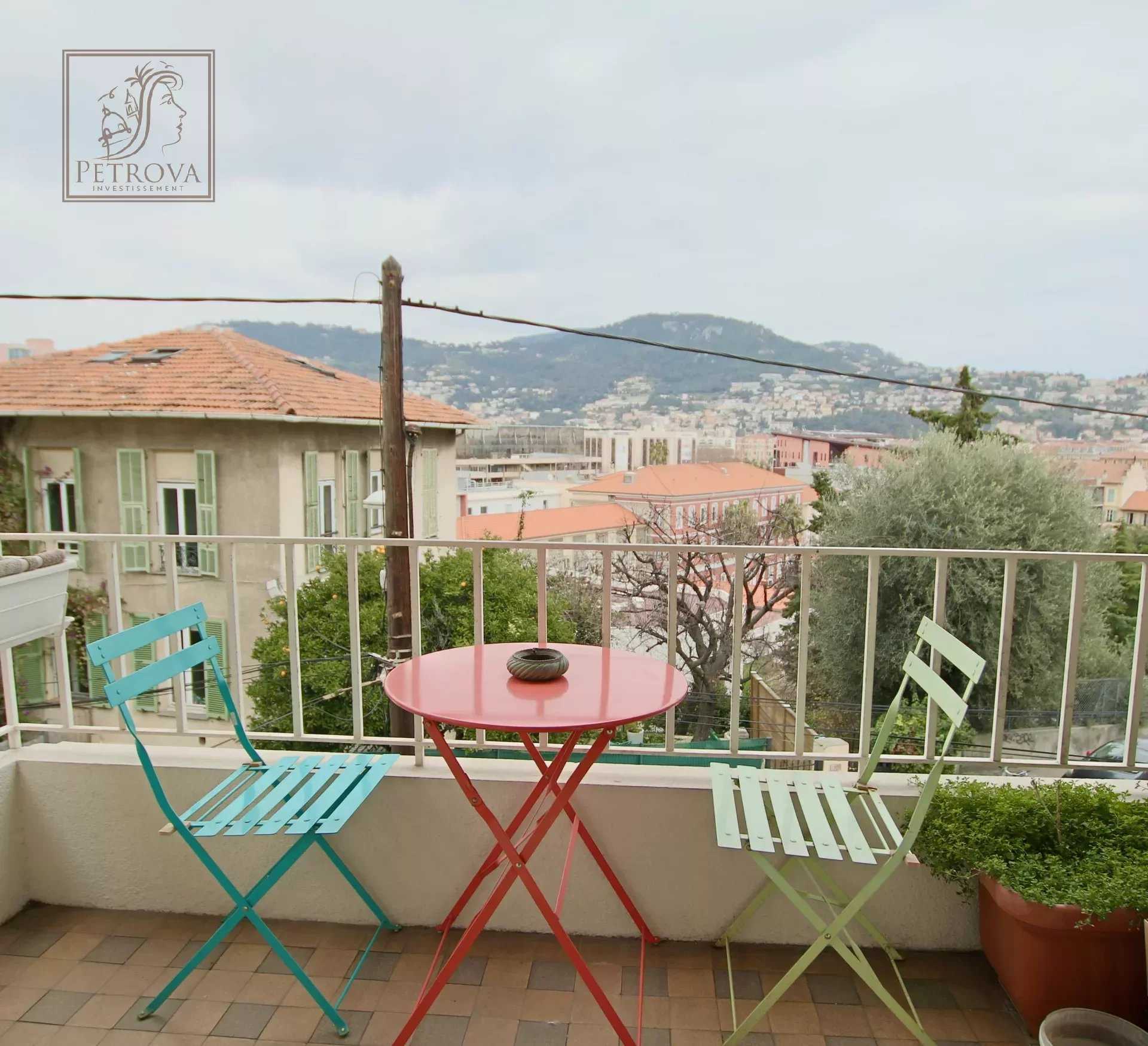 Condominium in Nice, Provence-Alpes-Cote d'Azur 12546468