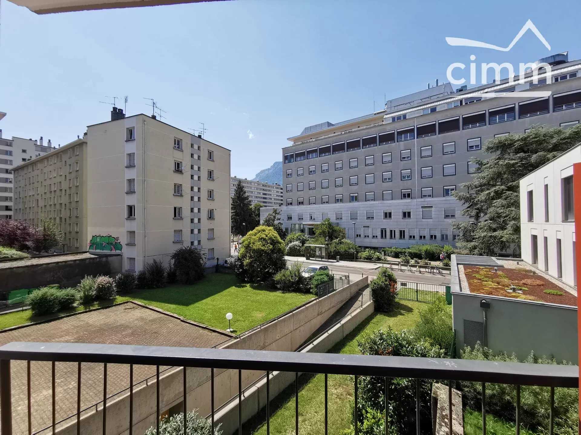 Condominium in Grenoble, Auvergne-Rhone-Alpes 12546482