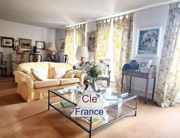 Rumah di Brunoy, Ile-de-Perancis 12547076
