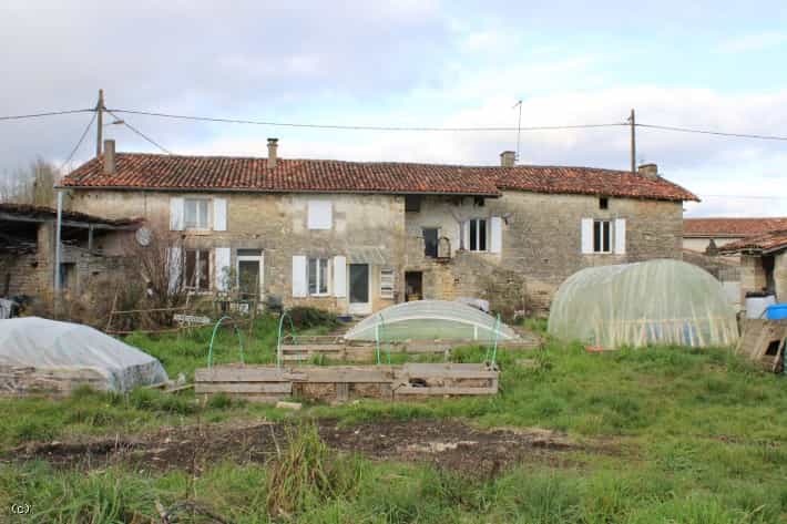 Condominium in Mansle, Nouvelle-Aquitaine 12547156