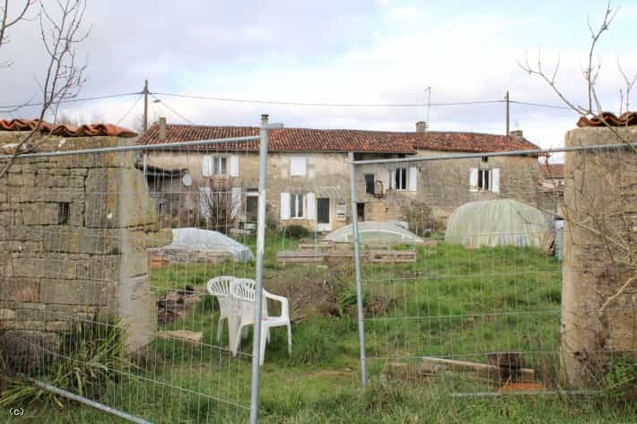 Condominium in Mansle, Nouvelle-Aquitaine 12547156