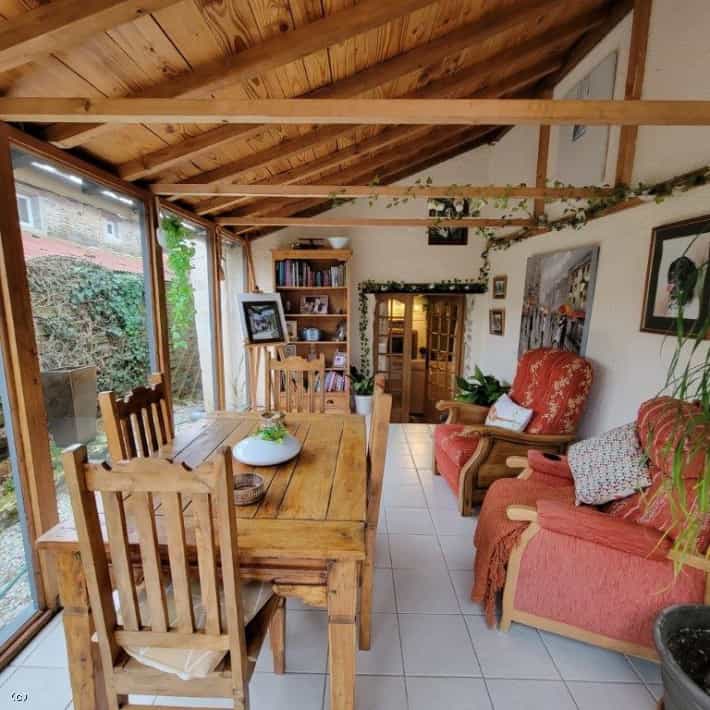 Huis in Champagne-Mouton, Nouvelle-Aquitaine 12547158