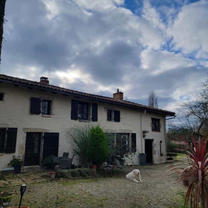Huis in Champagne-Mouton, Nouvelle-Aquitaine 12547158