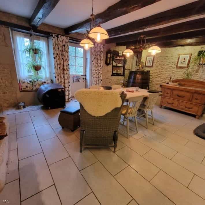 House in Champagne-Mouton, Nouvelle-Aquitaine 12547158