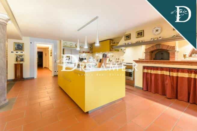 Condominium dans Capannori, Tuscany 12547256