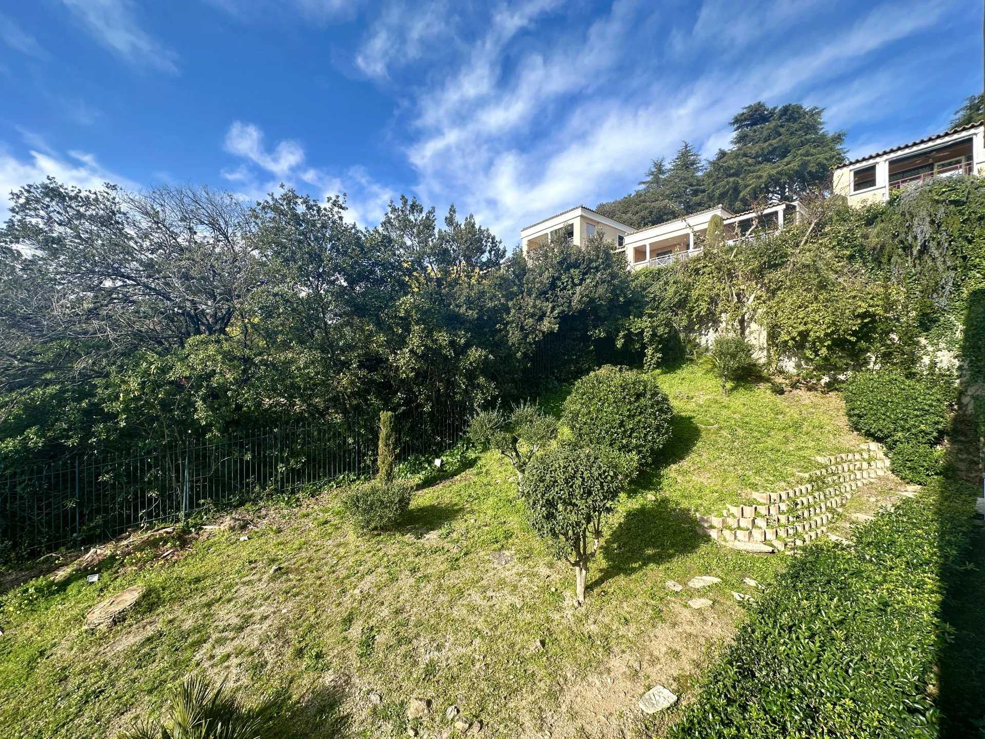 Condominium in La Bocca, Provence-Alpes-Cote d'Azur 12548621