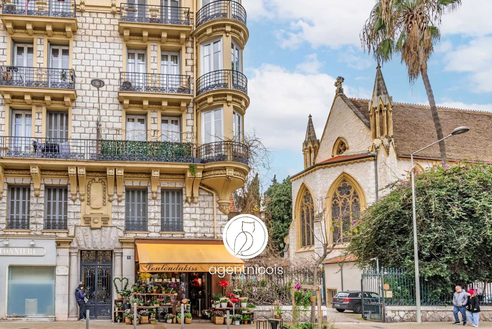 Condominium in Nice, Provence-Alpes-Cote d'Azur 12548631