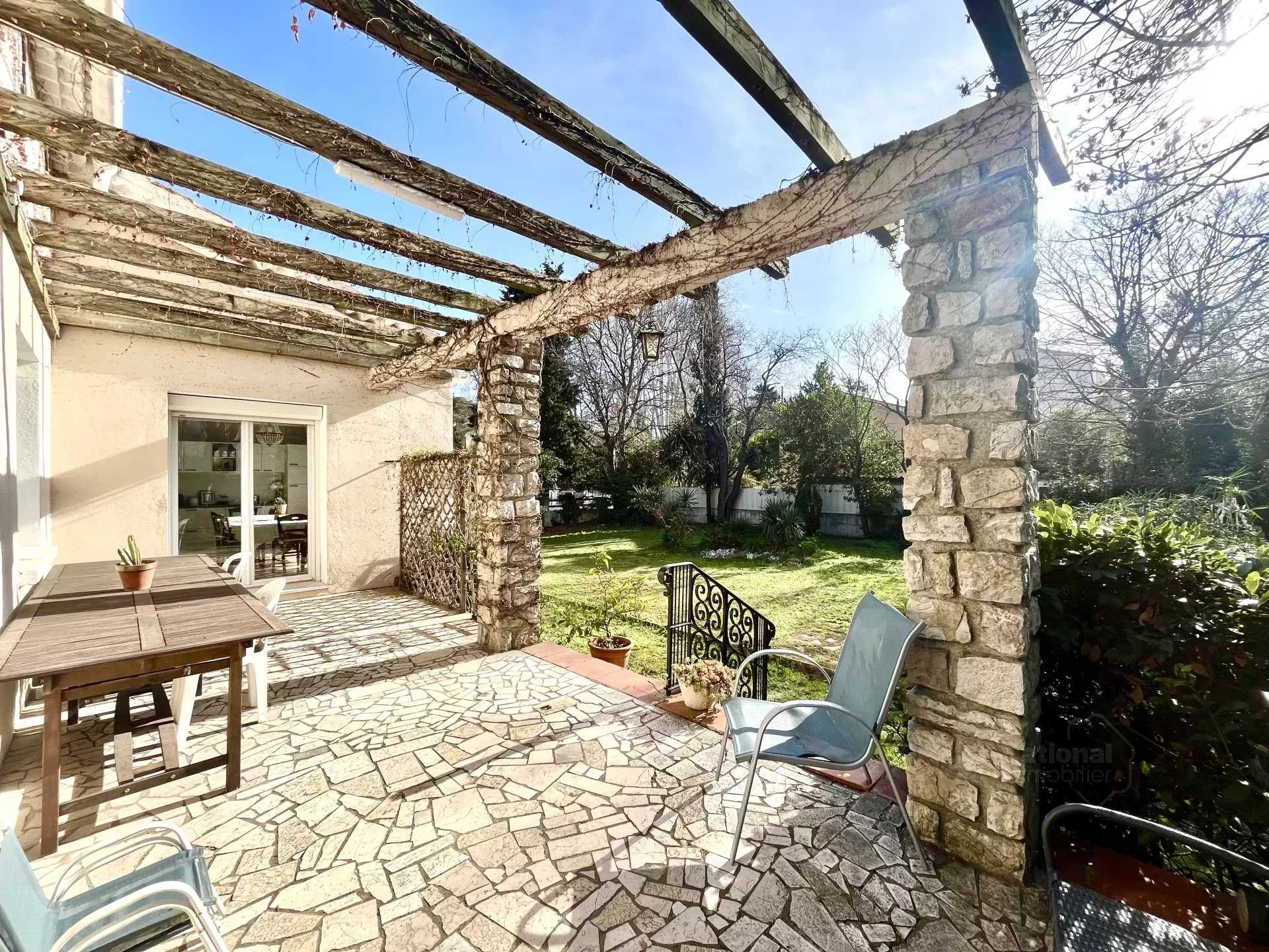 Talo sisään La Palasse, Provence-Alpes-Cote d'Azur 12548655