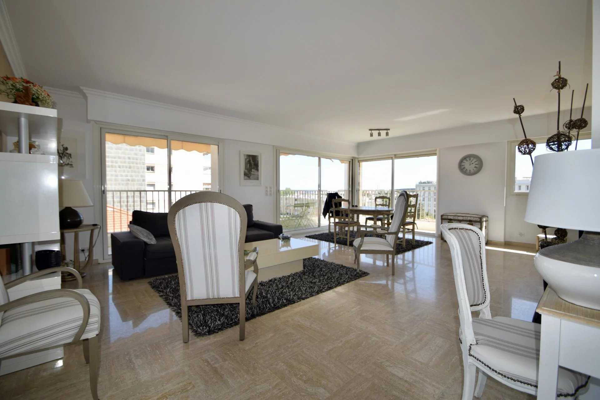 Condominium in Cannes, Alpes-Maritimes 12548688