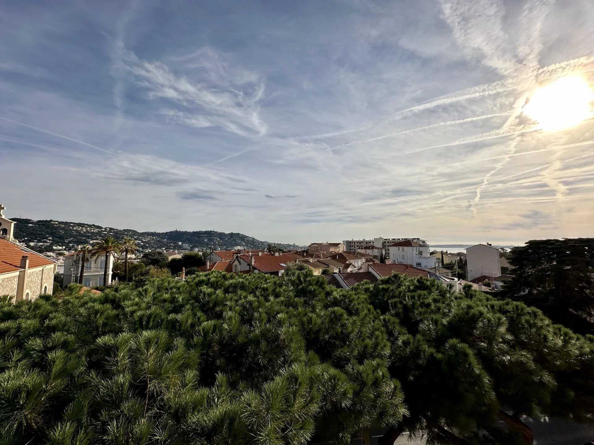 Asuinrakennus sisään Cannes, Alpes-Maritimes 12548710