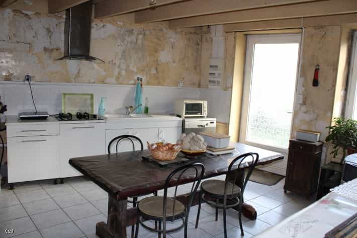 Dom w Saint-Groux, Nouvelle-Aquitaine 12549023
