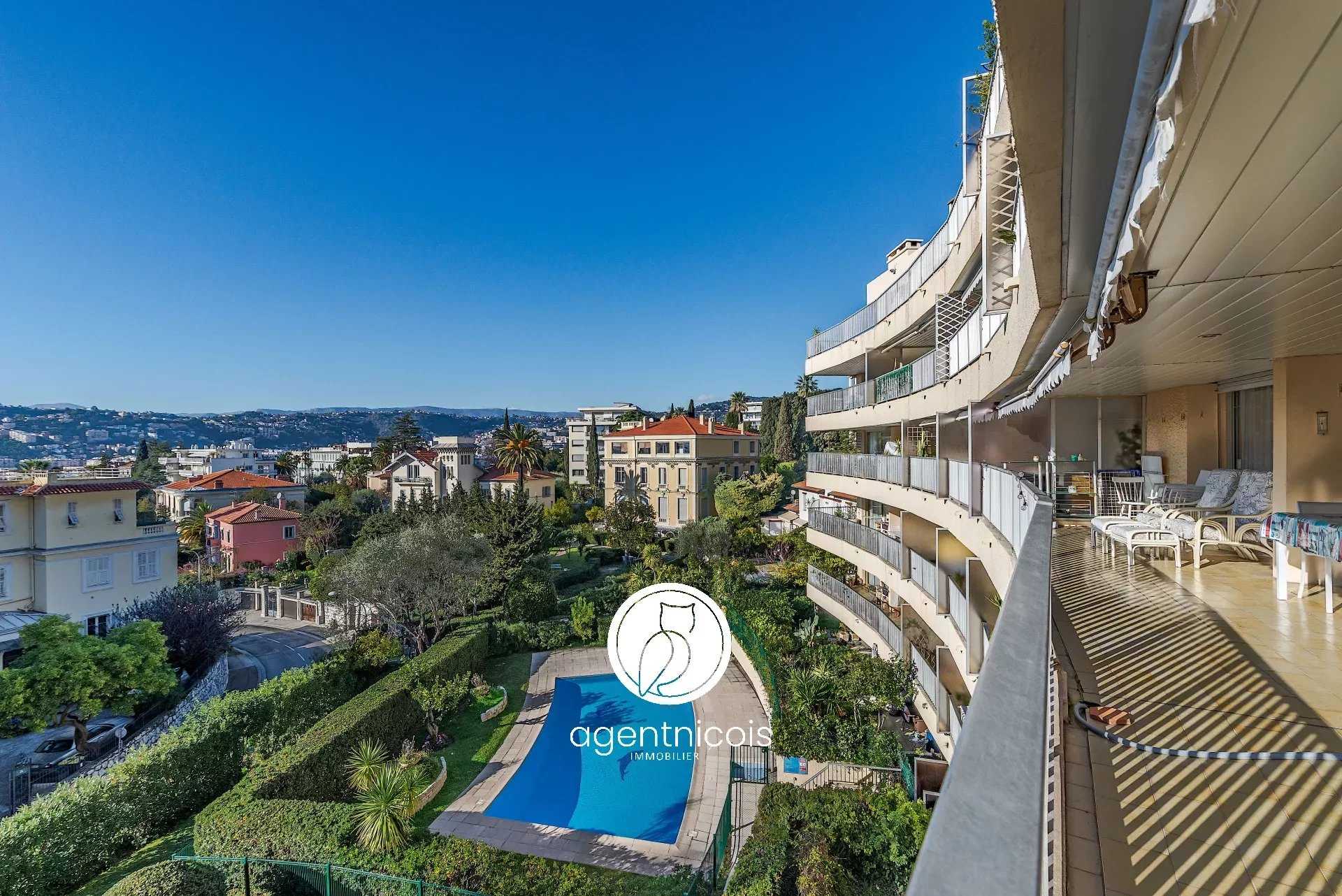 Condominium in Nice, Provence-Alpes-Cote d'Azur 12550444