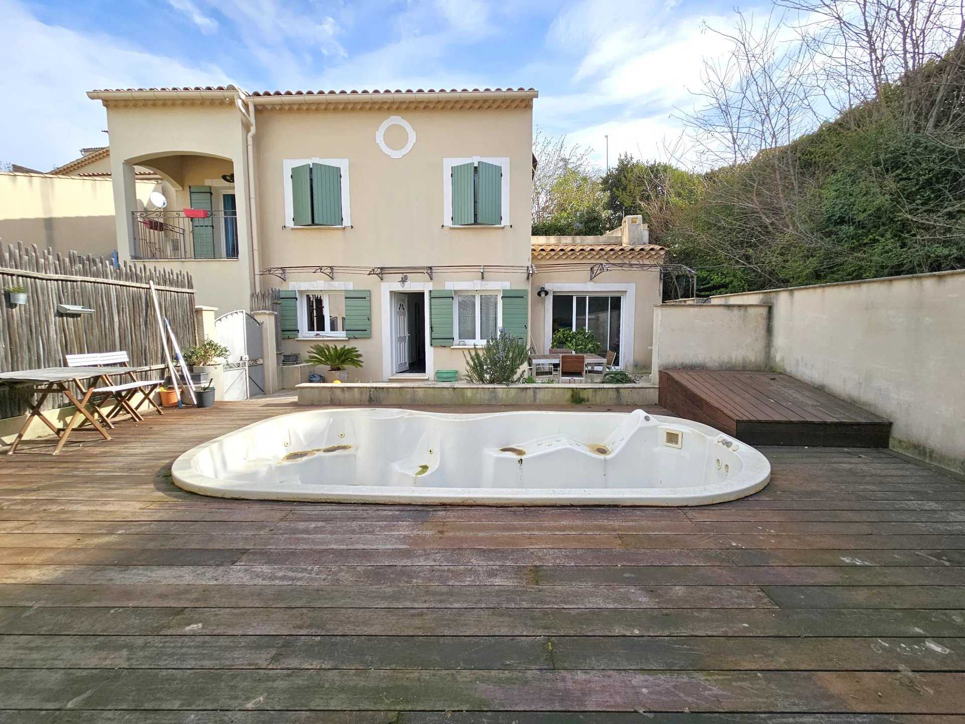 Haus im Mallemort, Provence-Alpes-Cote d'Azur 12550453