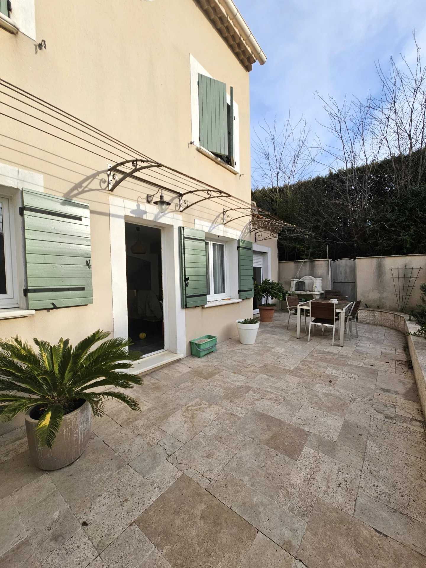 House in Mallemort, Provence-Alpes-Cote d'Azur 12550453
