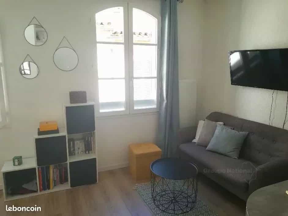 Condominium in Toulon, Provence-Alpes-Cote d'Azur 12550484