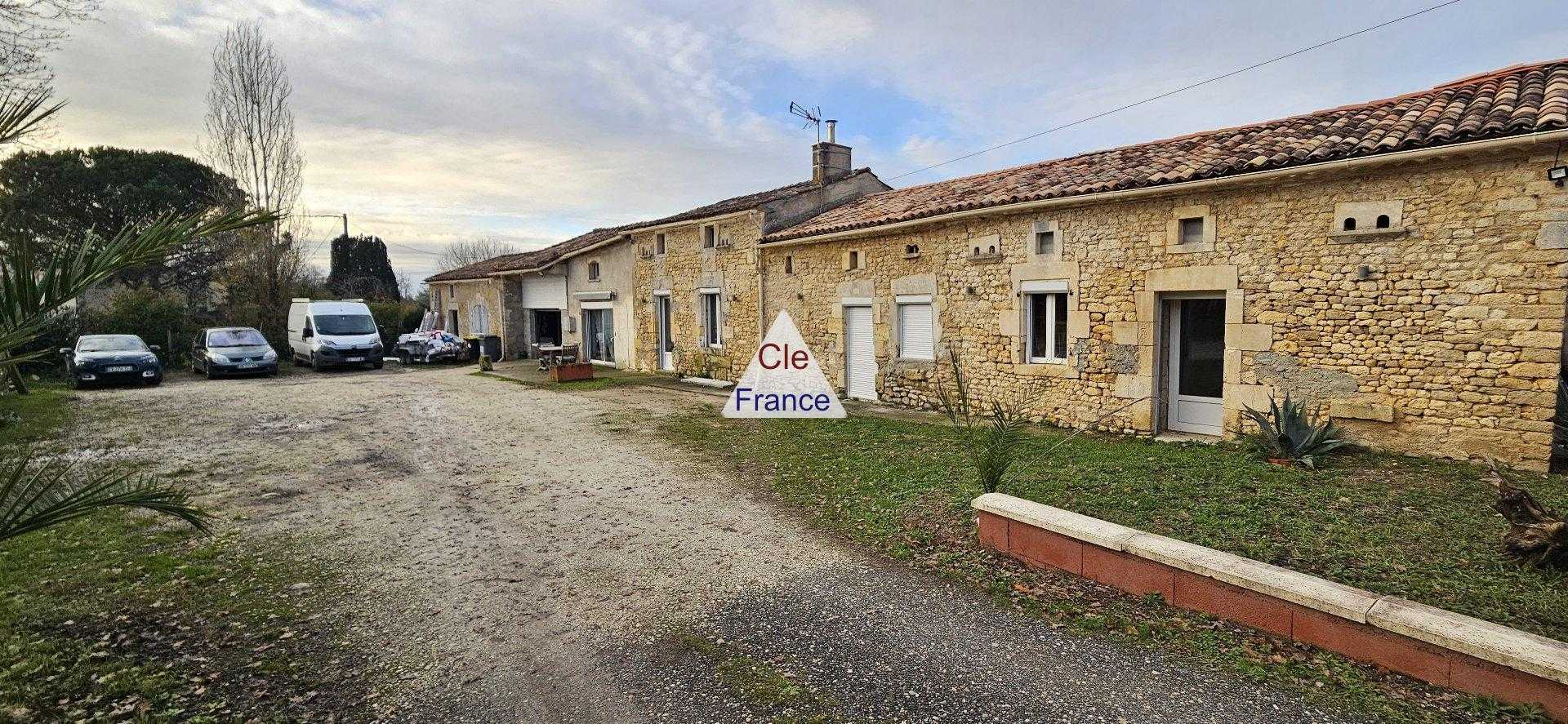 σπίτι σε Saint-Ciers-sur-Gironde, Nouvelle-Aquitaine 12551169