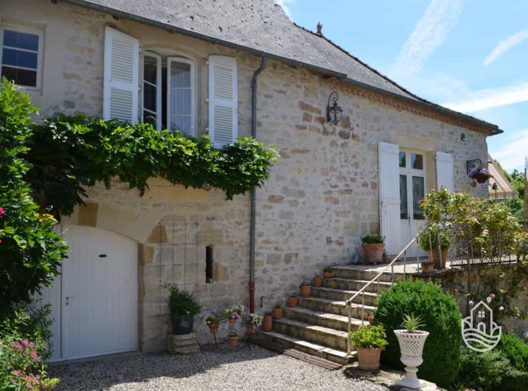 σπίτι σε Aubas, Nouvelle-Aquitaine 12551381