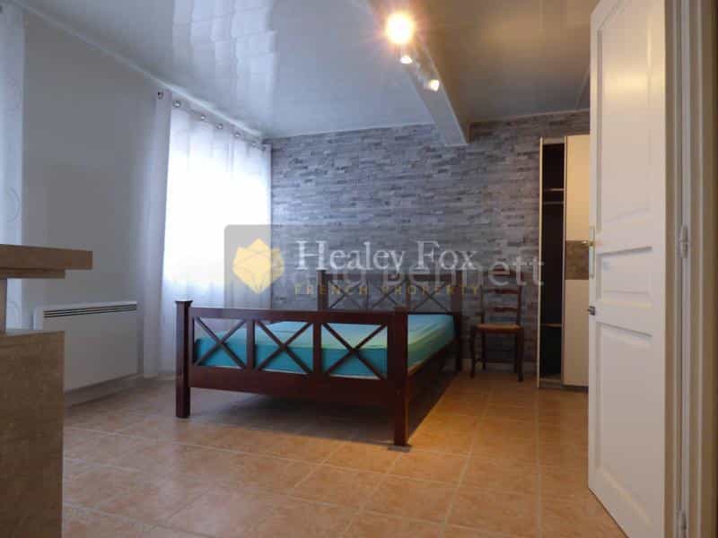 Huis in Aulnay, Nouvelle-Aquitaine 12551392