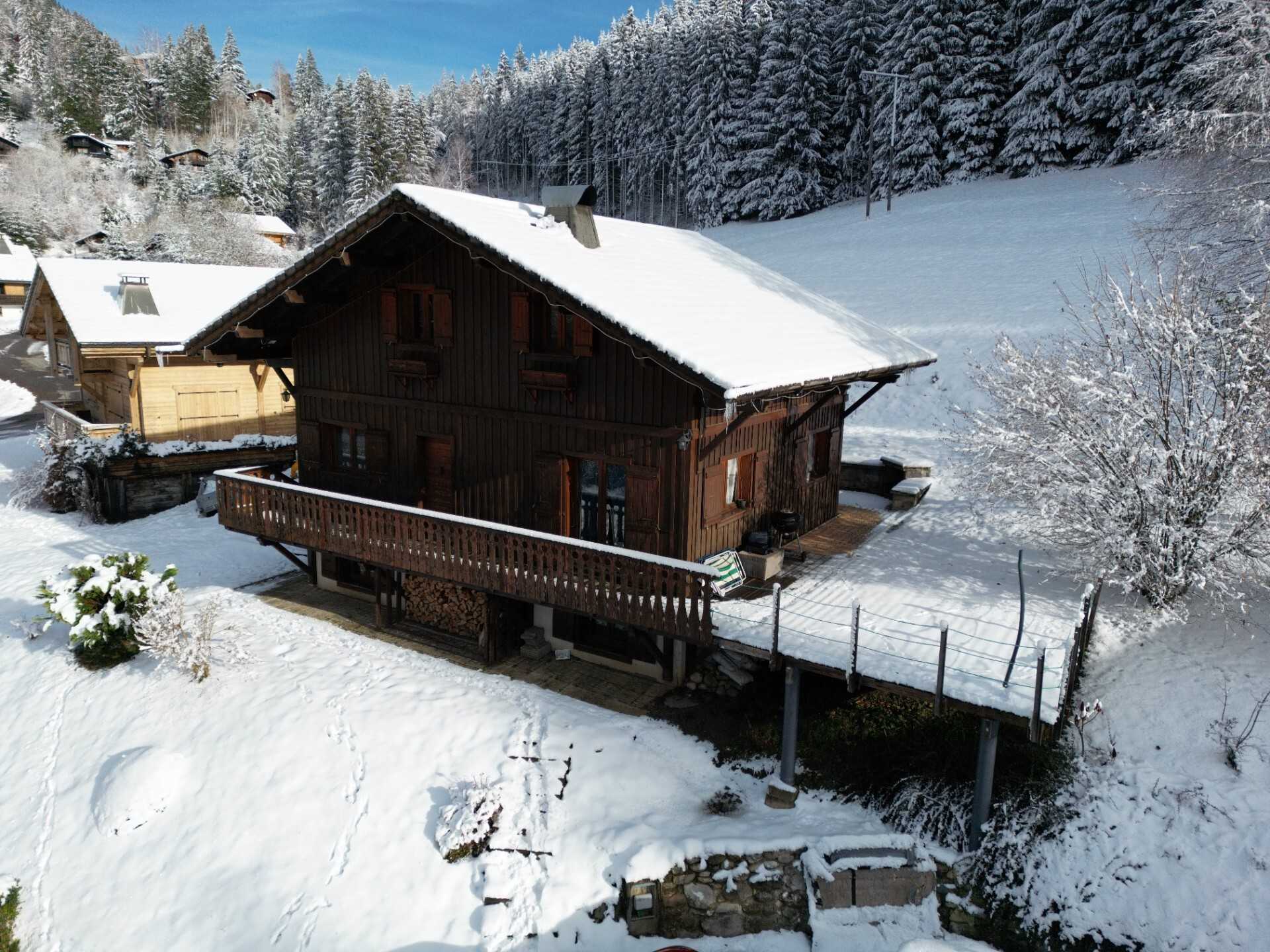 casa en El Biot, Auvernia-Ródano-Alpes 12551446