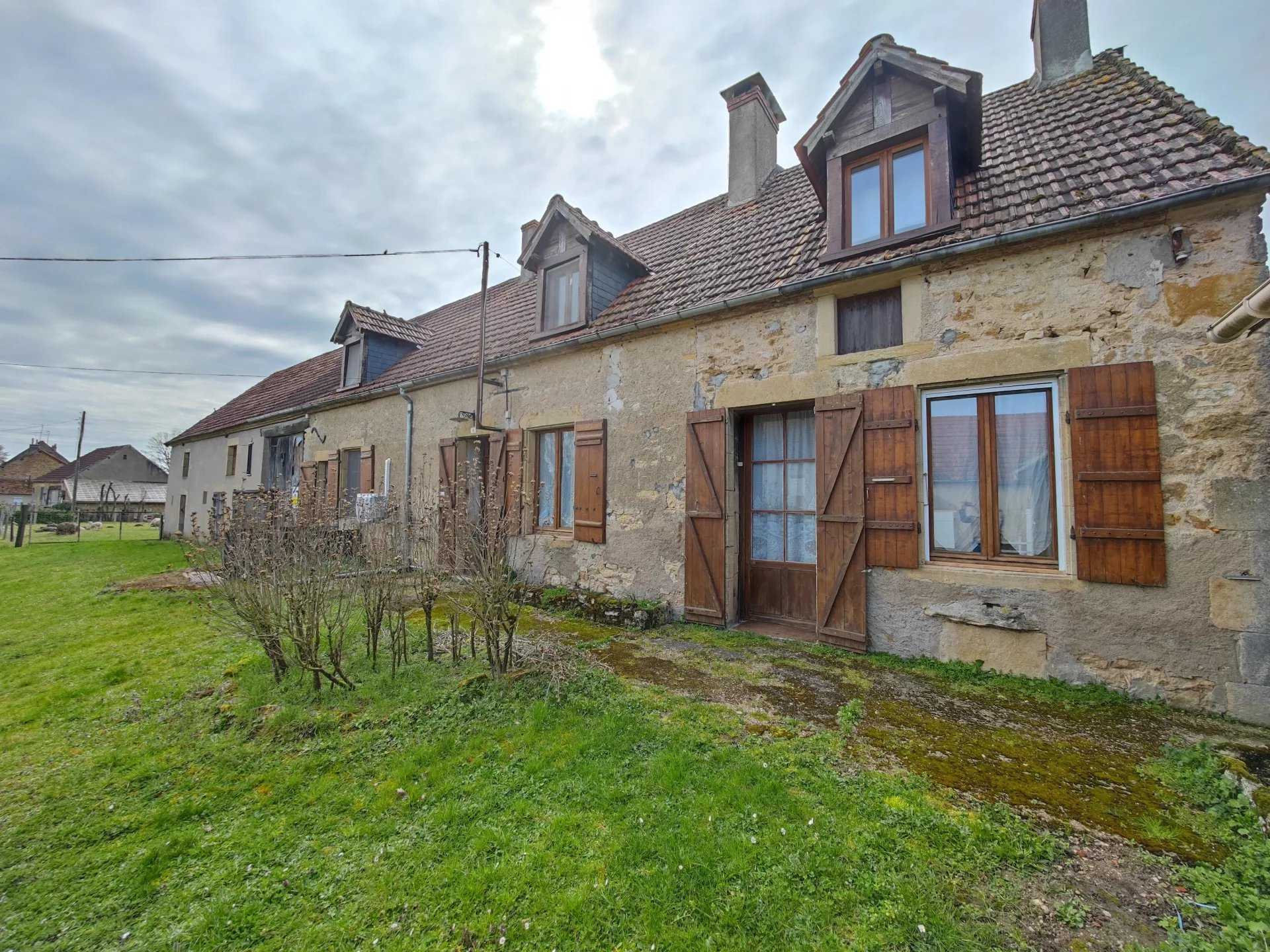Rumah di Montaron, Bourgogne-Franche-Comte 12552454