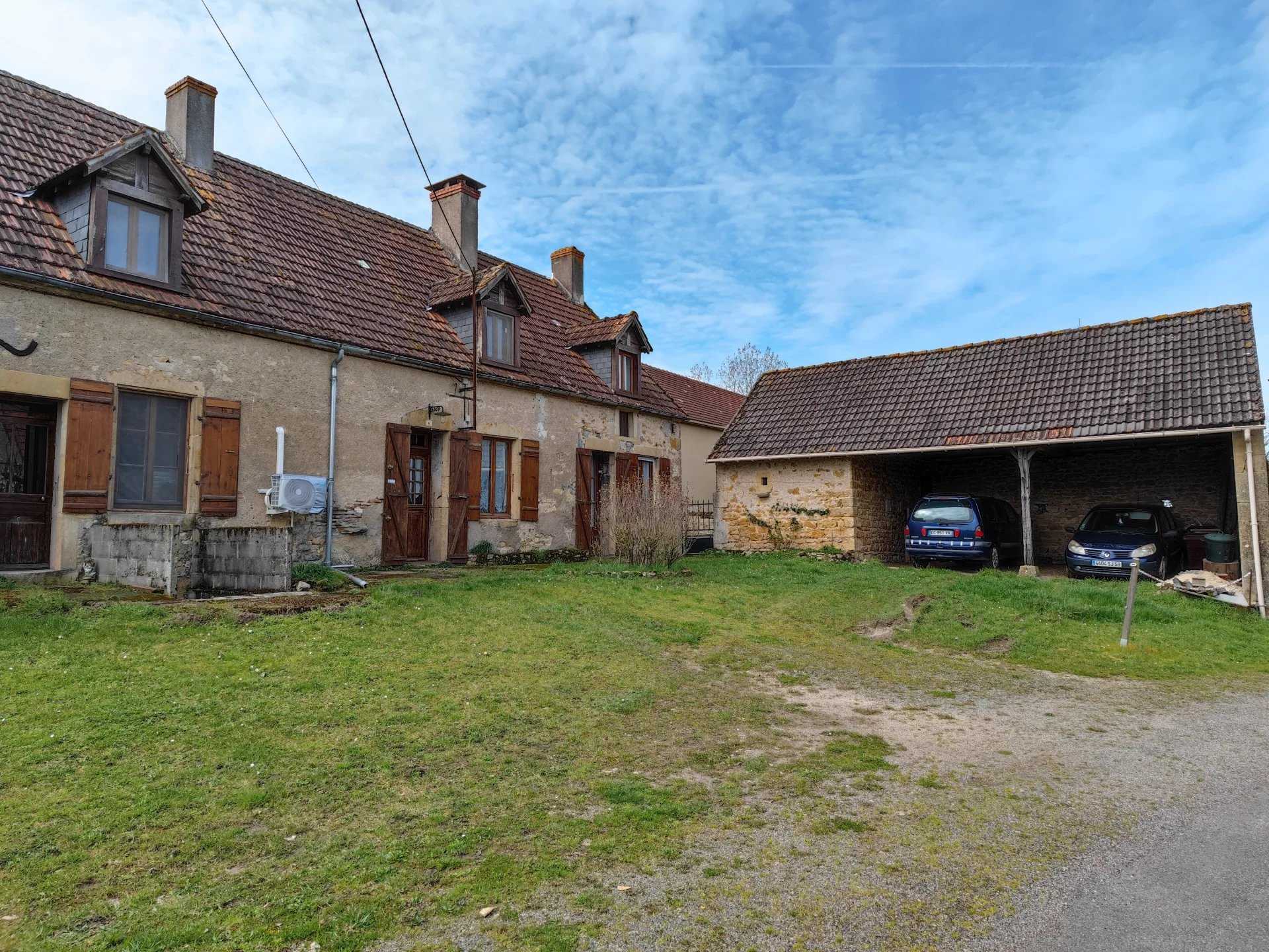 Hus i Montaron, Bourgogne-Franche-Comte 12552454