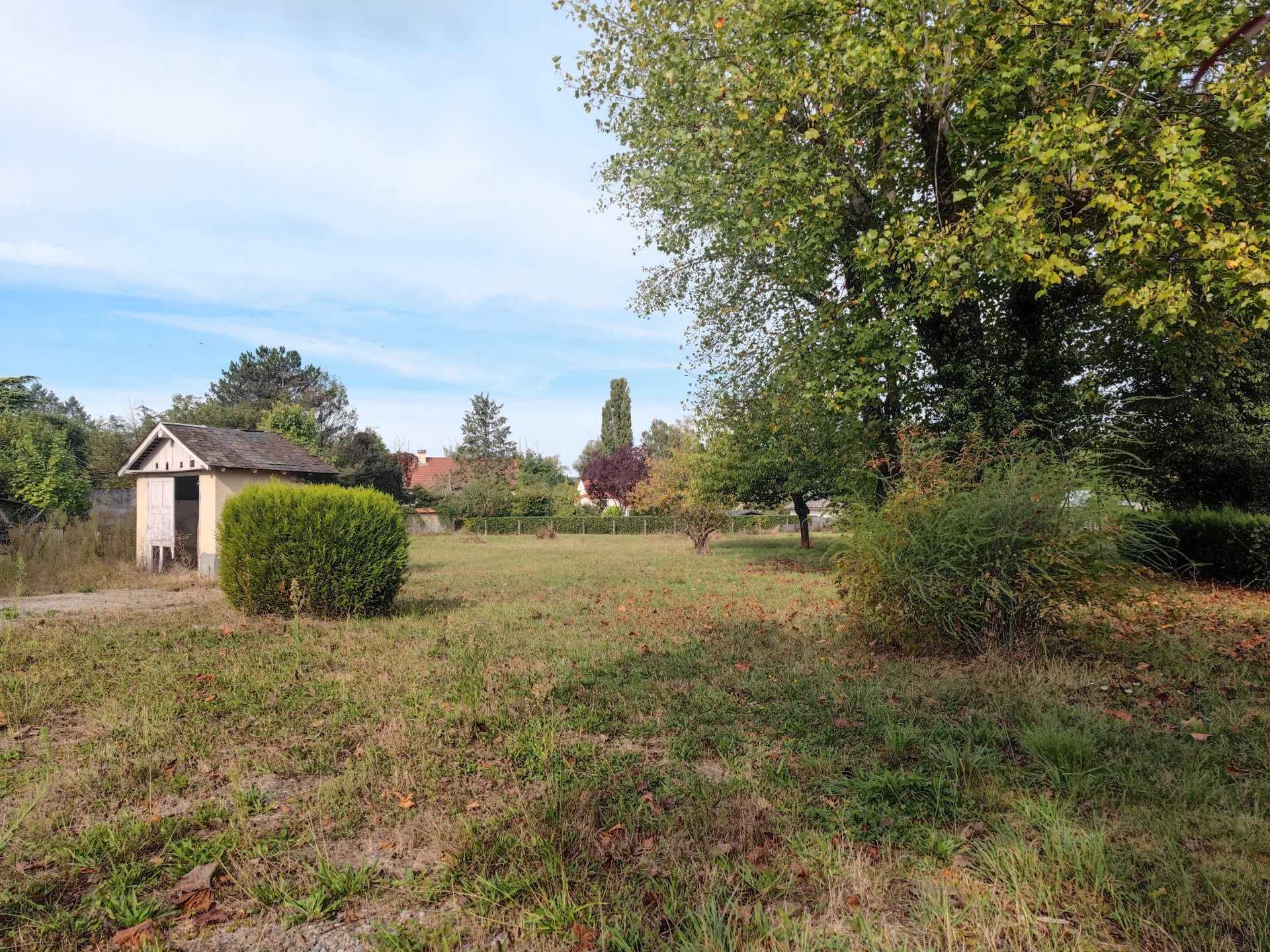 بيت في Cercy-la-Tour, Nièvre 12552456