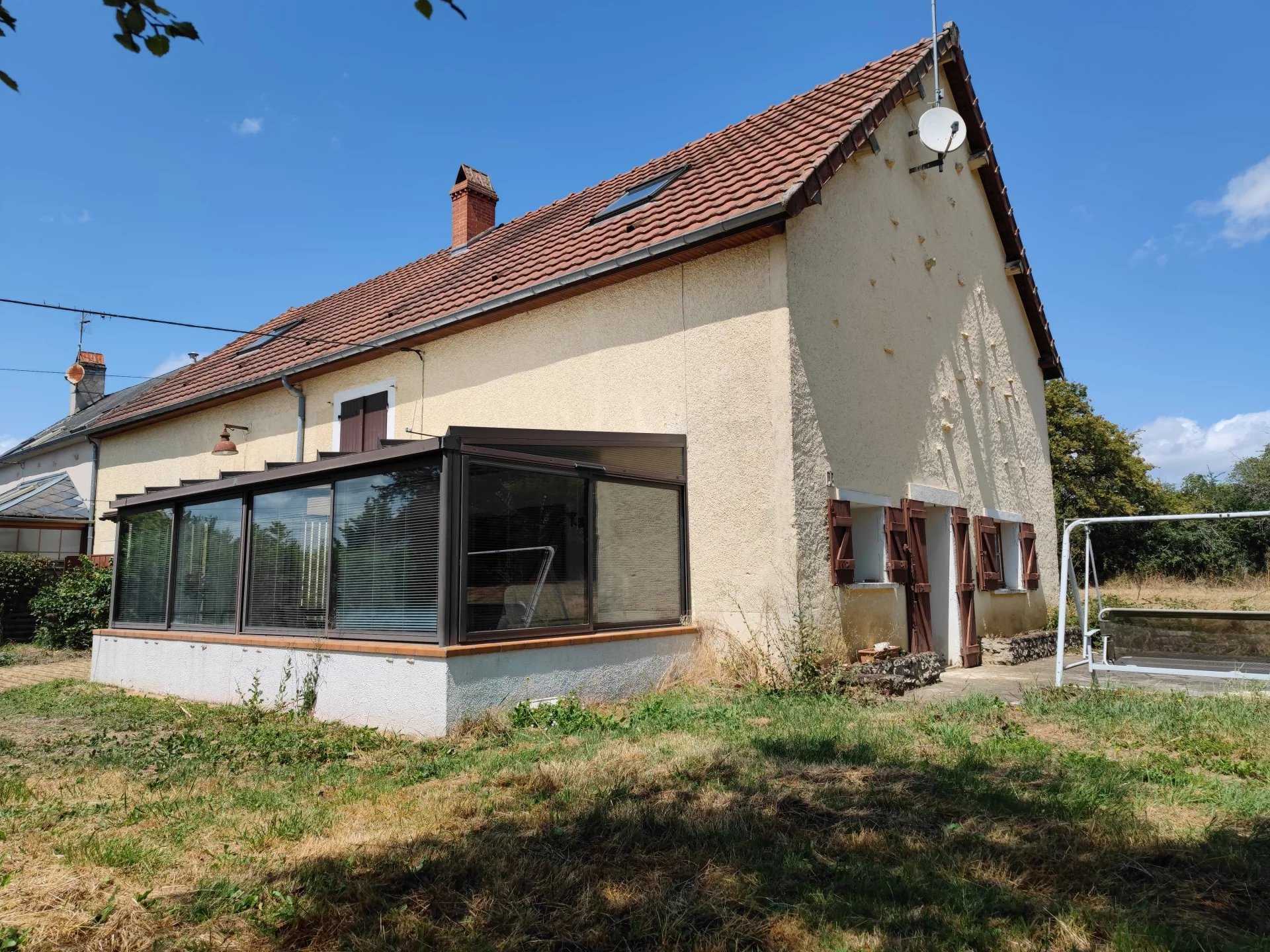 House in Rouy, Bourgogne-Franche-Comte 12552458