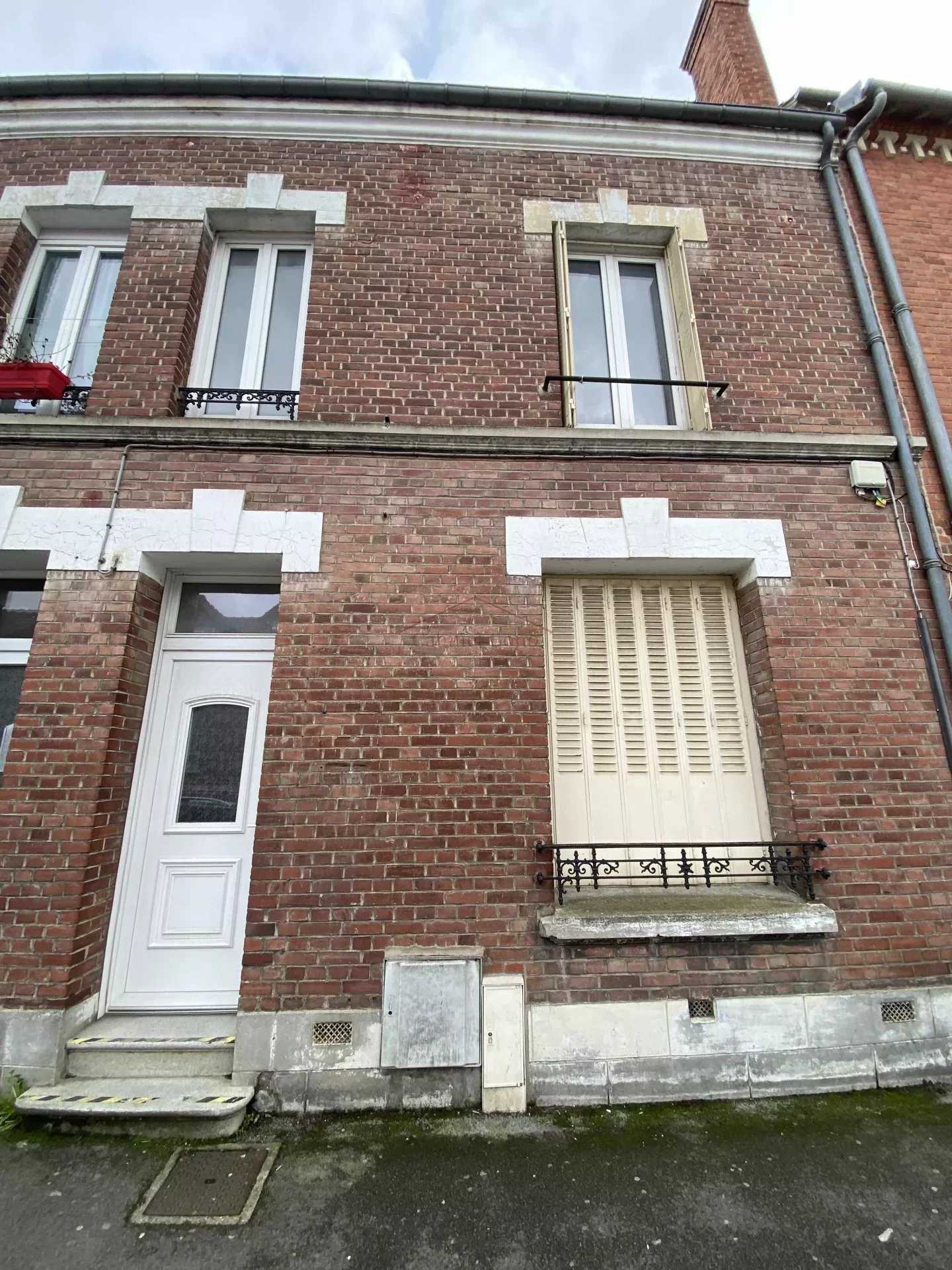 σπίτι σε Chauny, Hauts-de-France 12552465