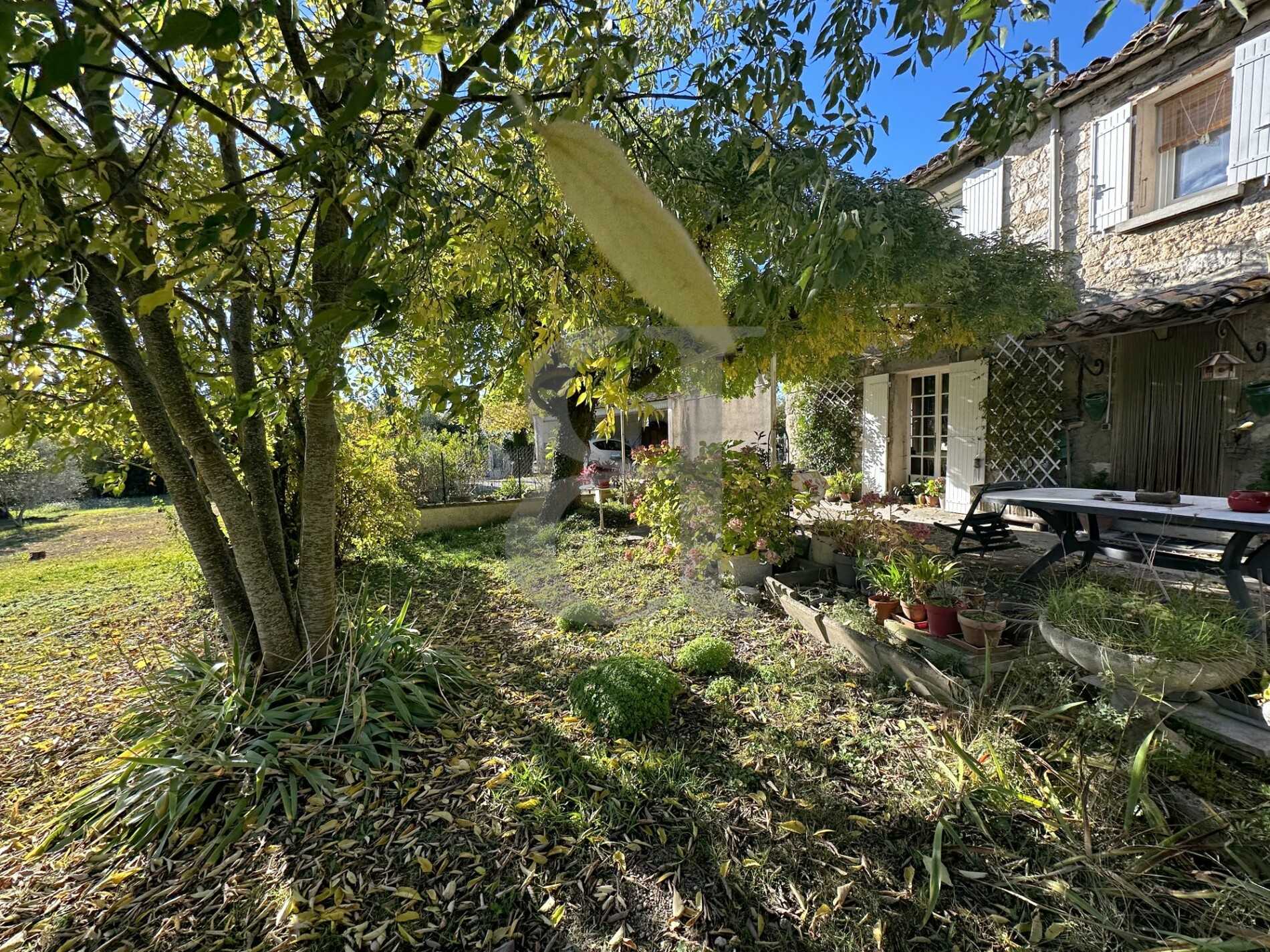 Rumah di Pernes-les-Fontaines, Provence-Alpes-Cote d'Azur 12553494
