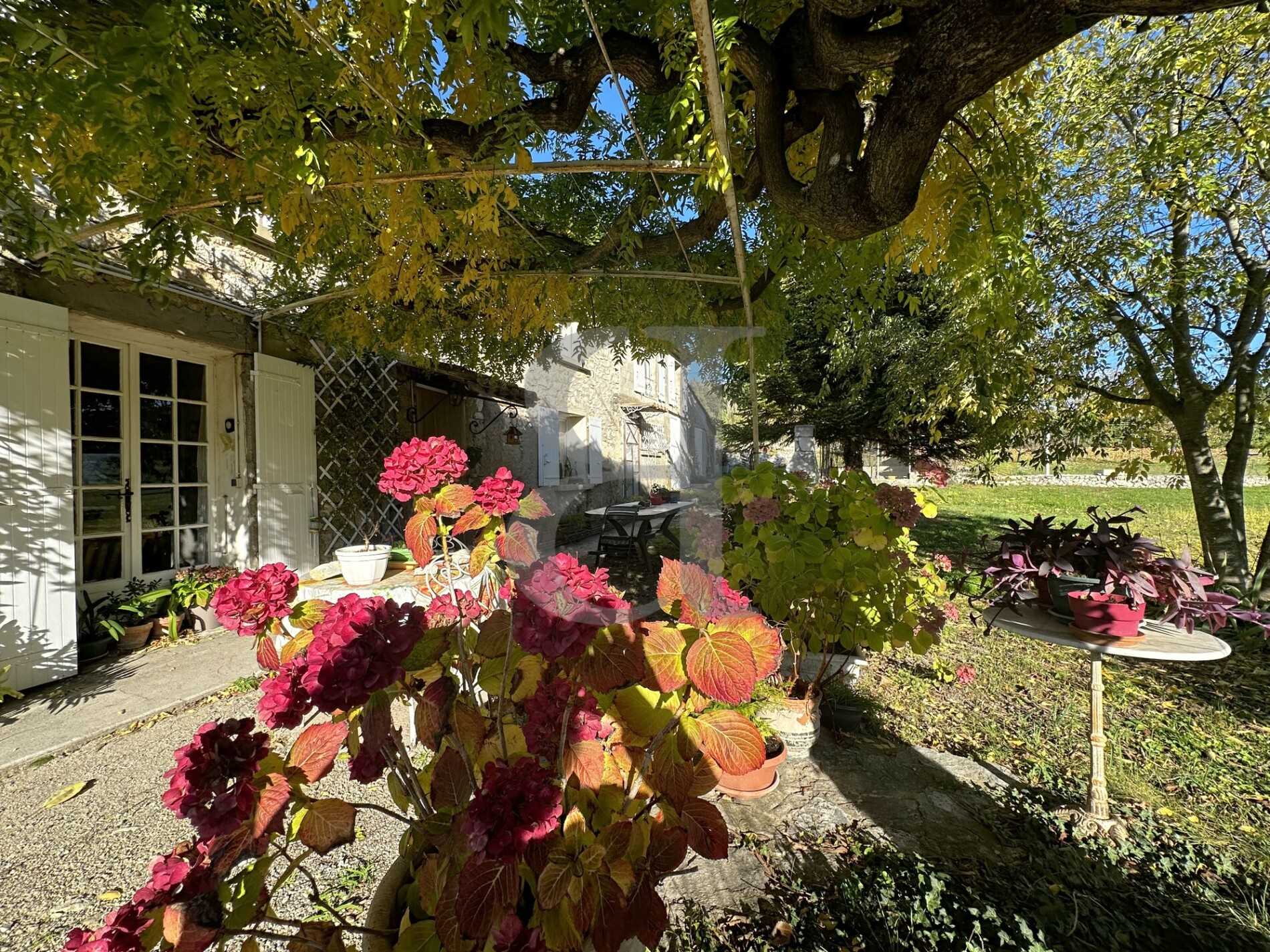 Rumah di Pernes-les-Fontaines, Provence-Alpes-Cote d'Azur 12553494