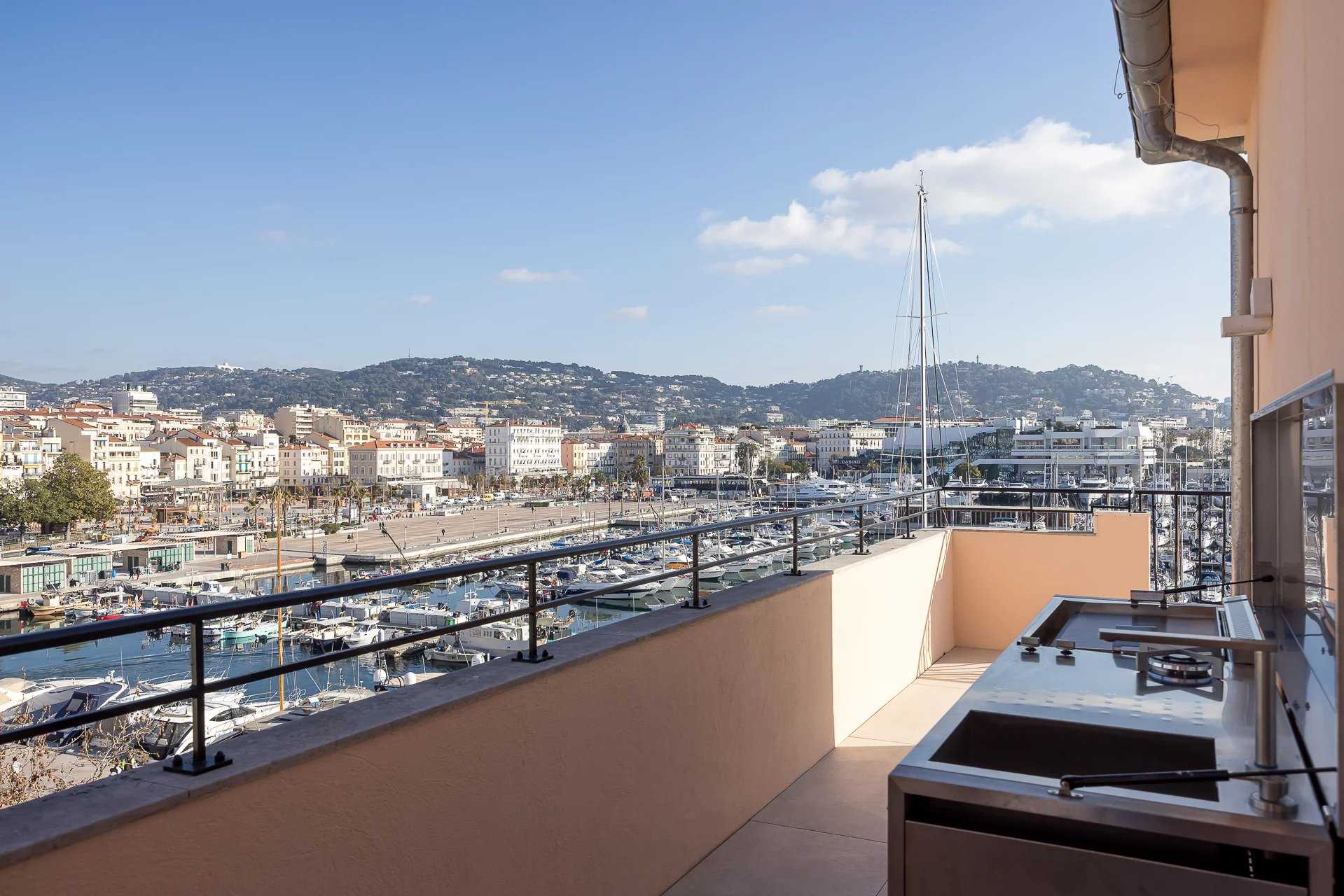 公寓 在 Cannes, Provence-Alpes-Côte d'Azur 12553531