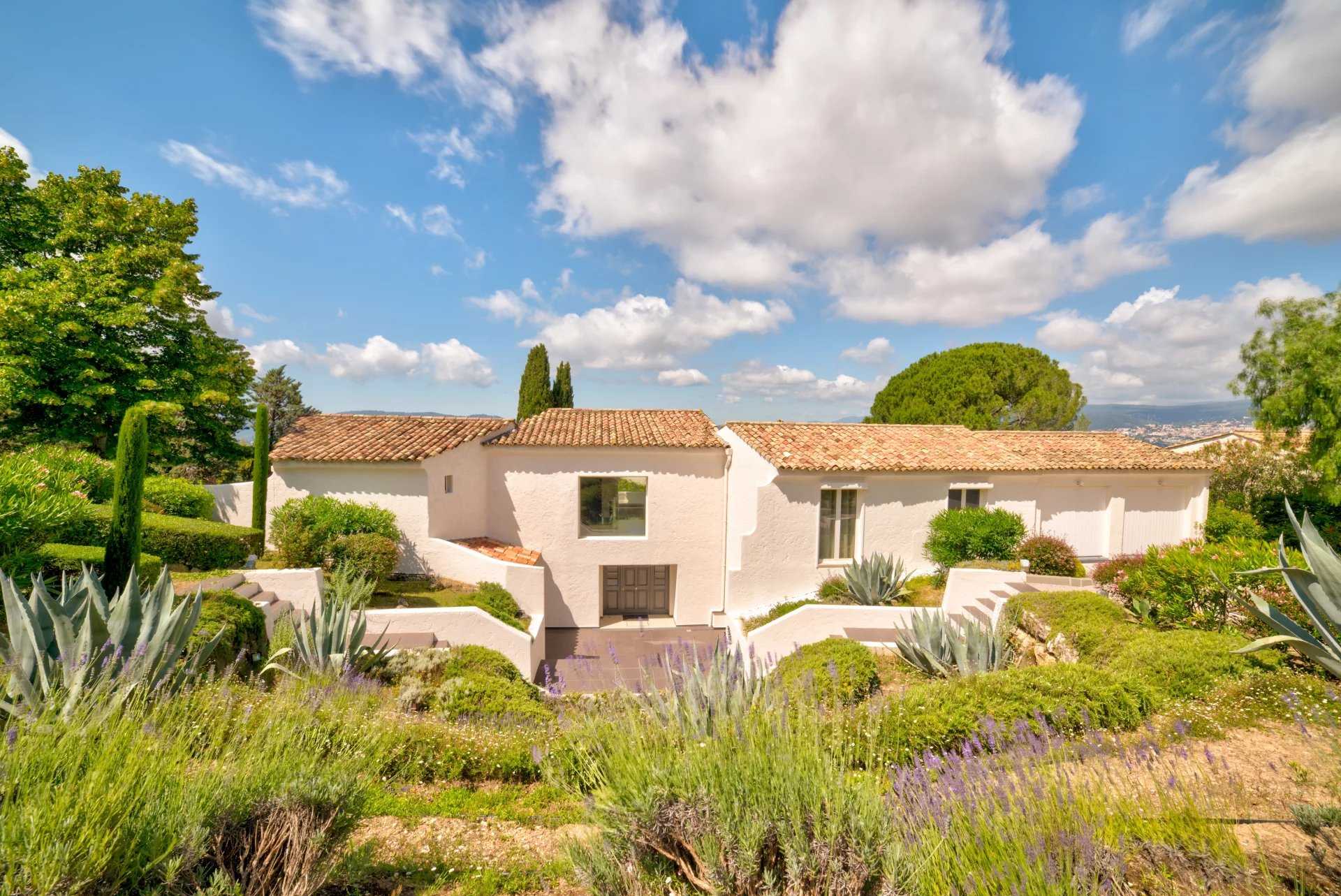 House in Mouans-Sartoux, Provence-Alpes-Cote d'Azur 12553534