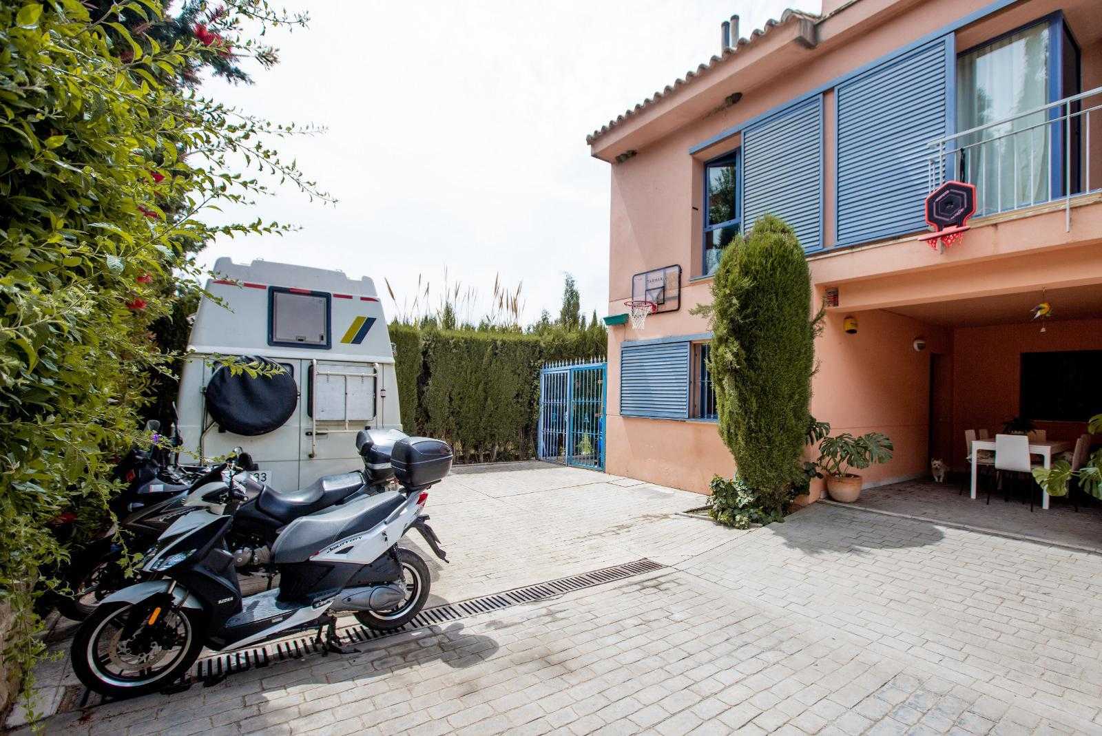 Несколько домов в Marbella, Andalucía 12554144