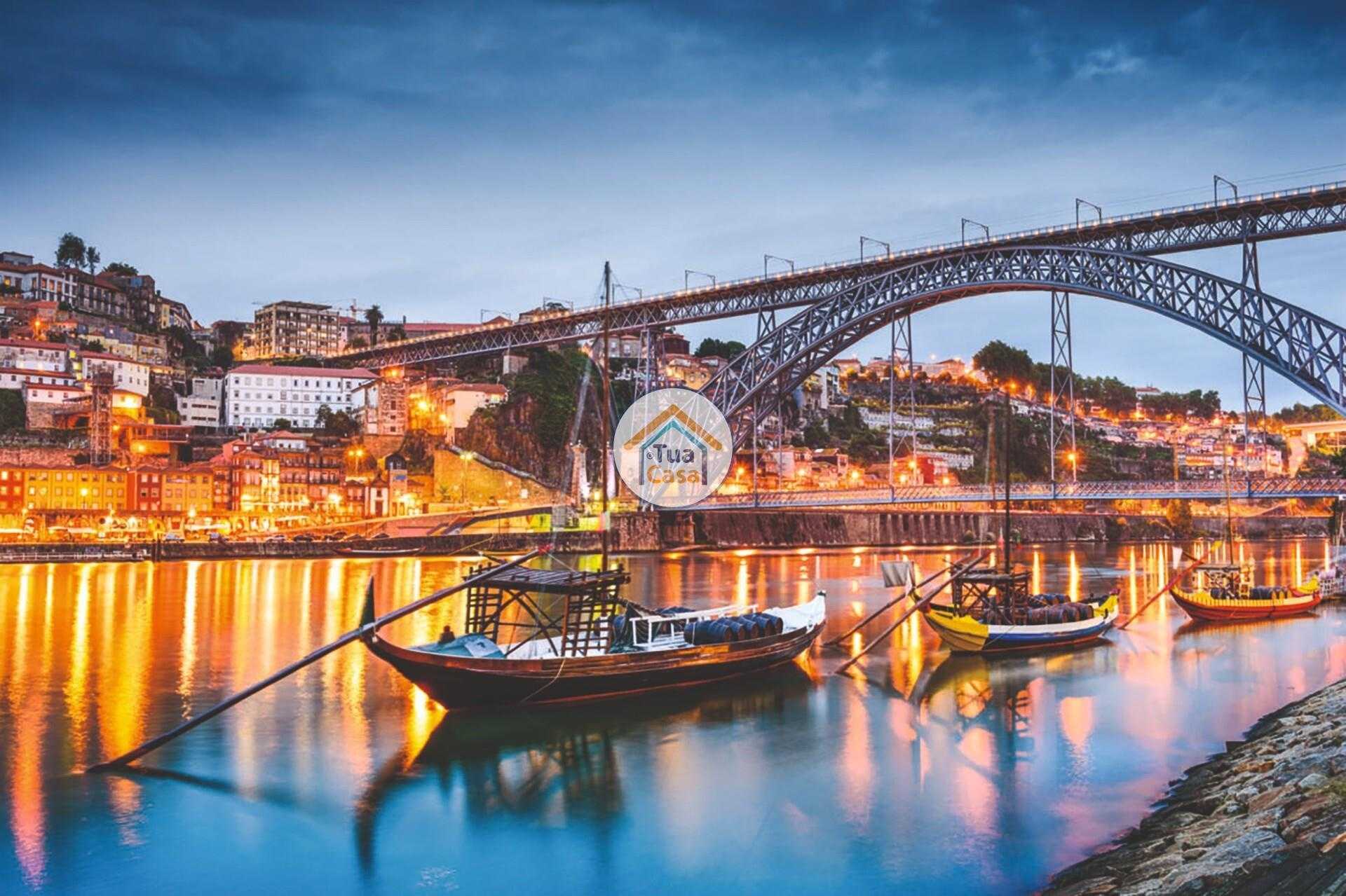 Condominium in Porto, Porto District 12555240