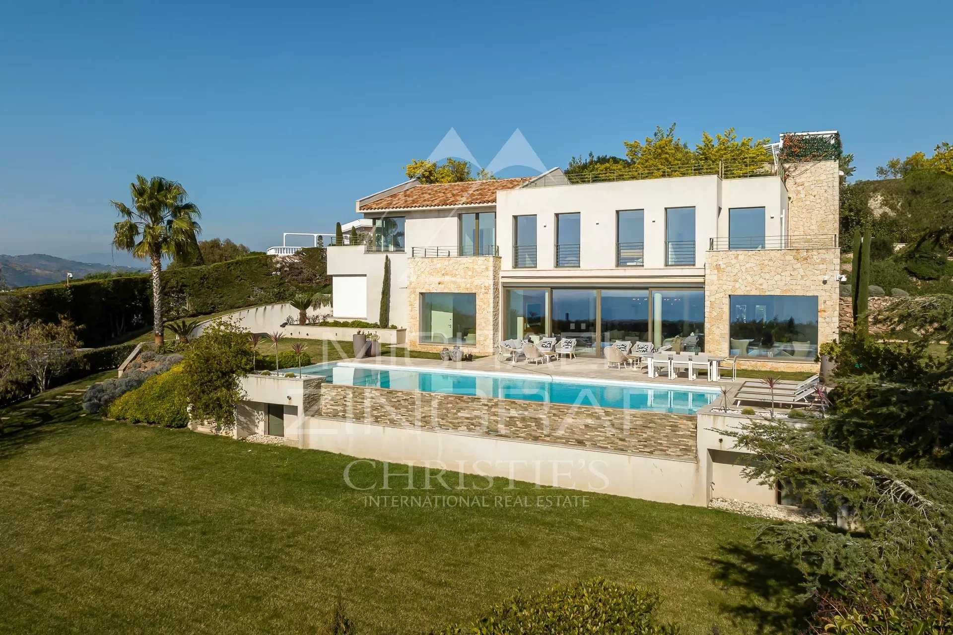 Asuinrakennus sisään Cannes, Alpes-Maritimes 12555700