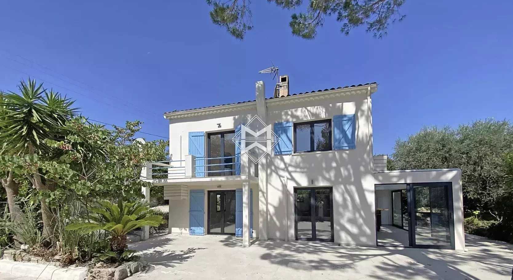 rumah dalam Le Collet, Provence-Alpes-Côte d'Azur 12555701