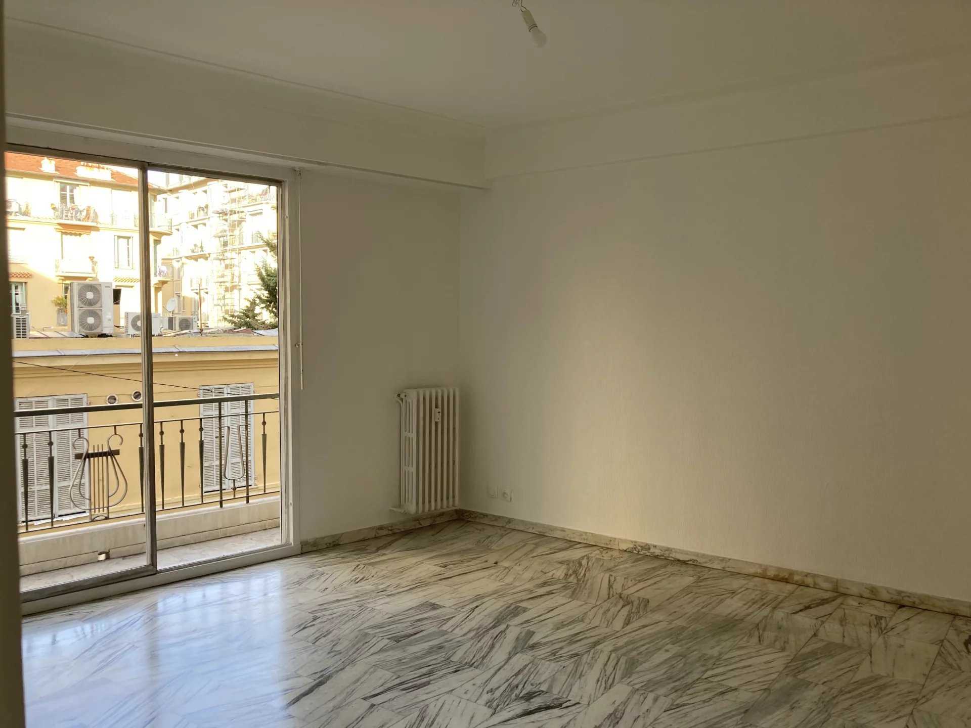Residential in Nice, Alpes-Maritimes 12555706